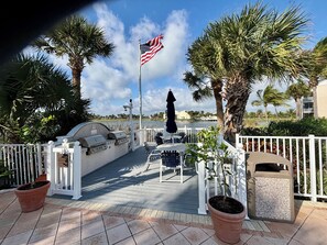 Outdoor dining - Hutchinson Island,Stuart,FL, Tennis Villas,Marriott Golf & Beach club amenities! (Stuart)