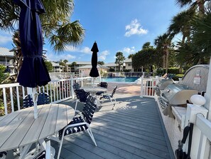 Outdoor dining - Hutchinson Island,Stuart,FL, Tennis Villas,Marriott Golf & Beach club amenities! (Stuart)