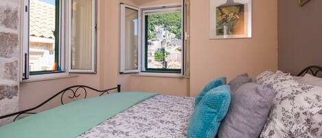 2 habitaciones, tabla de planchar con plancha y wifi gratis