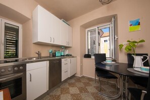 Fridge, oven, stovetop, dishwasher - City Skyline (Dubrovnik)