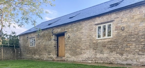 Deluxe Cabin, Accessible, Ensuite | Exterior - Rectory Farm Barn (Grantham)