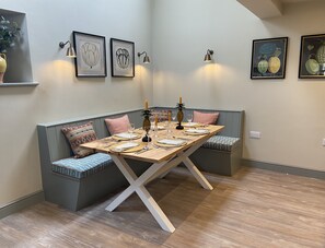 Deluxe Cabin, Accessible, Ensuite | Restaurant - Rectory Farm Barn (Grantham)