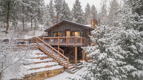 Luxury Mountain Cabin w/ Views, Hot Tub & Fireplace, by Forest & Peak Retreats