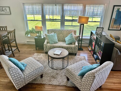 The Farmhouse - 2 ml from Colgate, king bed, family friendly, sleeps 10