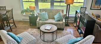 The Farmhouse - 2 ml from Colgate, king bed, family friendly, sleeps 10