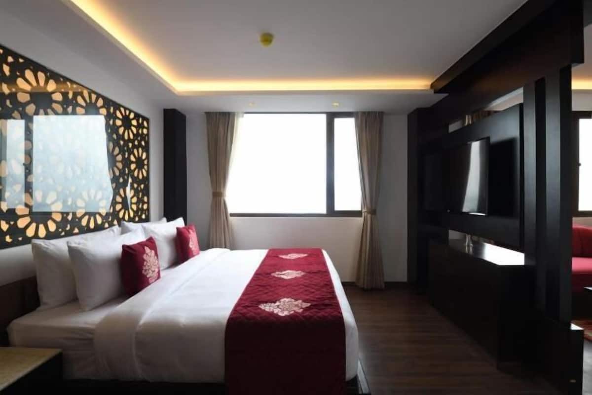 Pillowtop beds, minibar, in-room safe, desk