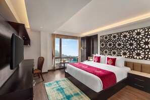 Kamar Deluks, pemandangan lembah (King) | Bantalan ekstra lembut, minibar, brankas, dan meja kerja