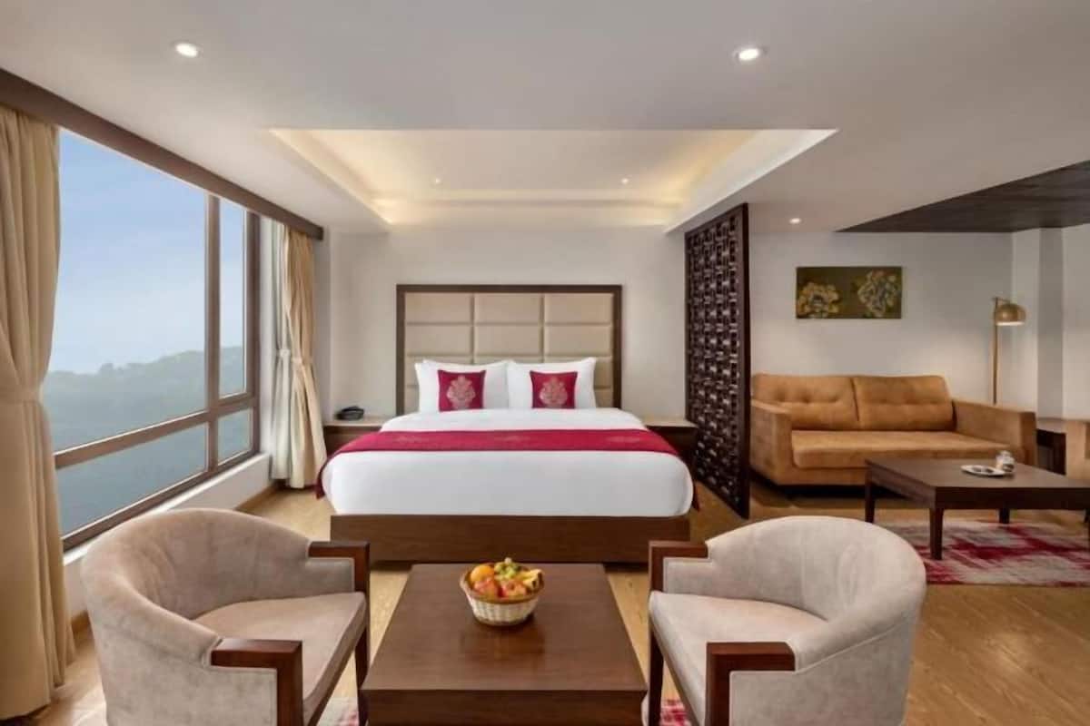Pillowtop beds, minibar, in-room safe, desk