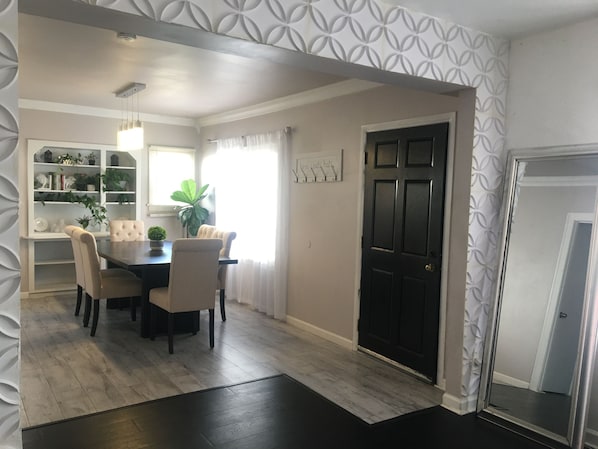 Dining - House 4bedroom/2ba Home BLOCK FROM SUNSET STRIP HOLLYWOOD FREE PARKING/BACKYARD (Los Angeles)