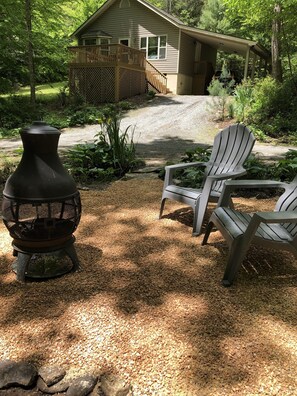 Property grounds - Tami's Hideaway - Nature and Comfort at this Private Asheville Getaway (Weaverville)