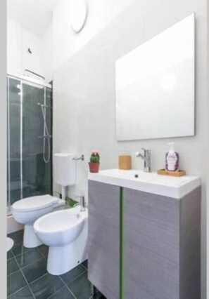 Shower, hair dryer, bidet, towels - Suite Degli Artisti (Lecce)