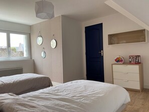 2 bedrooms, bed sheets