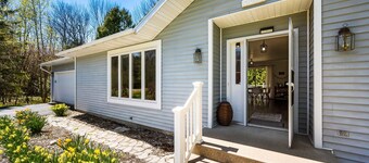 Peaceful cul-de-sac and Walking Distance to Sister Bay