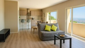 Living area - Superb ground‑floor villa, 70 m², terrace with sea view & private pool (Grosseto-Prugna)