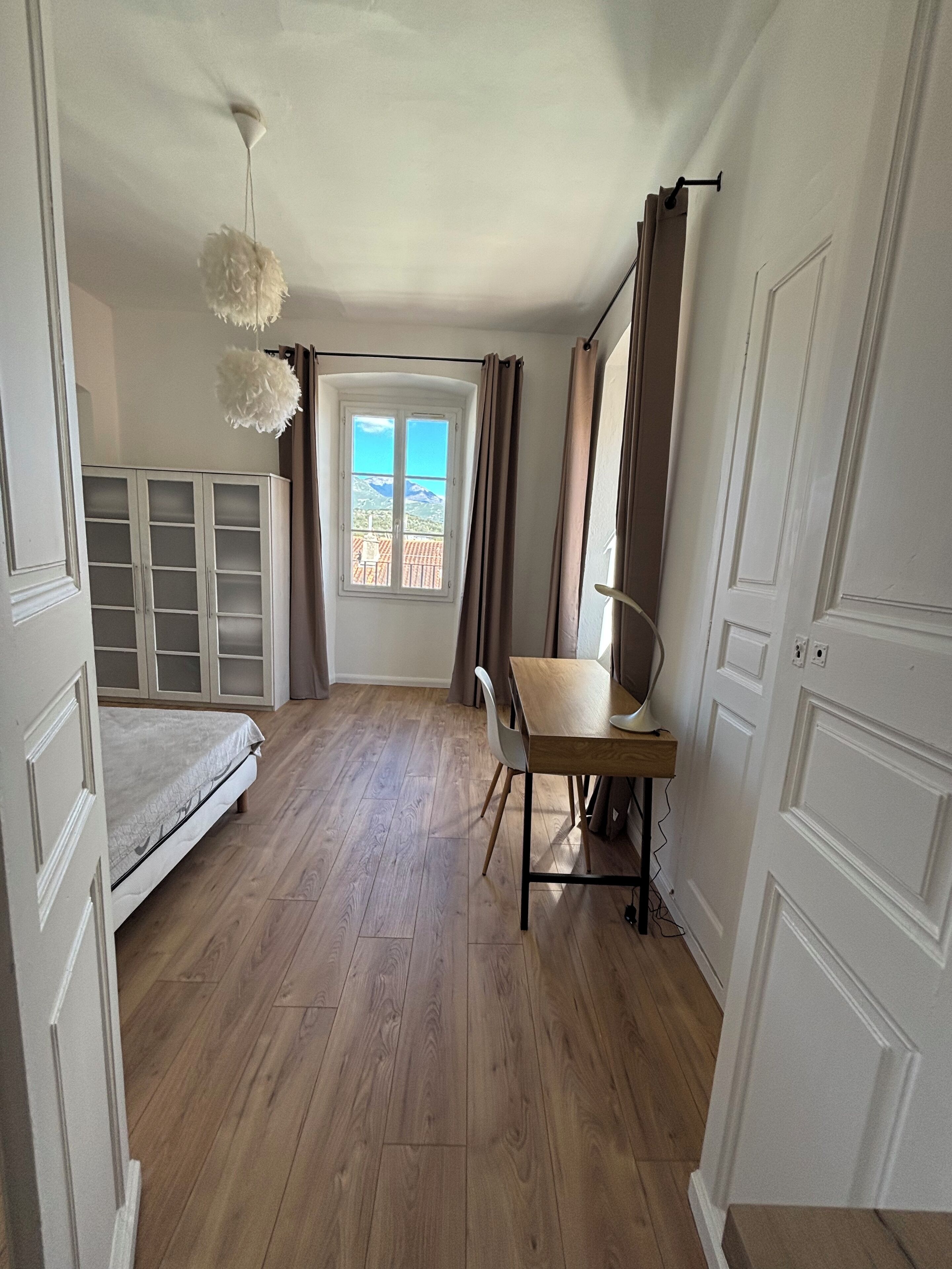 3 Schlafzimmer, Schreibtisch, Bügeleisen/Bügelbrett, WLAN