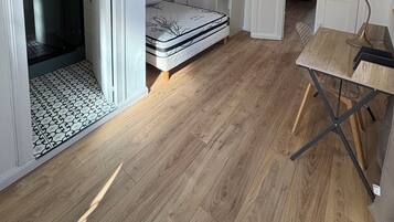 2 bedrooms, desk, iron/ironing board, WiFi