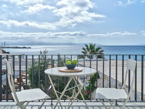 Deluxe Double Room, Sea View | In-room safe, soundproofing, iron/ironing board, free WiFi - Magoo Suites (Paros)