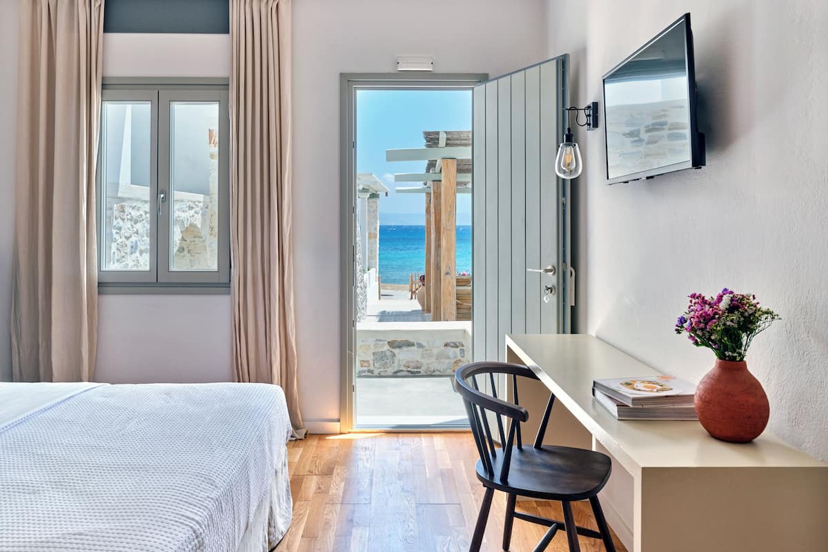 Double Room, Sea View | 2 bedrooms, in-room safe, soundproofing, iron/ironing board