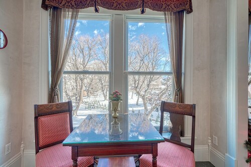 Welcome to the HJP Suite at the Historic Palace Hotel Condo's!