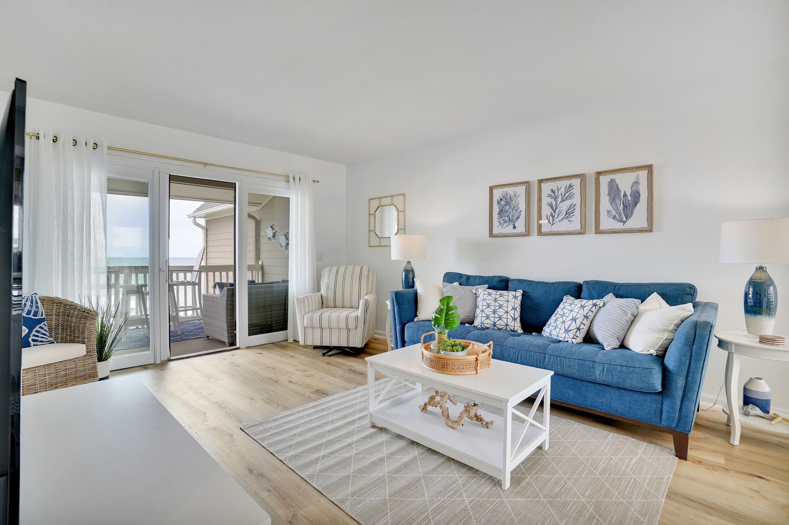 Updated Top Floor Oceanfront Penthouse - Pool, Large Deck, Stunning Views!!