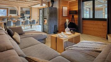 Télévision, cheminée, jeux vidéo, chaßne hi-fi