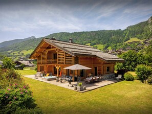 Exterior - Chalet Ibusta - ski-in ski-out base for 10, sauna & hot tub - OVO Network (Le Grand-Bornand)