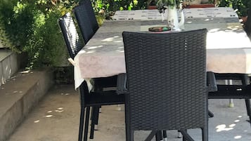 Outdoor dining