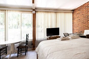 1 室のベッドルーム、デスク、WiFi、ベッドシーツ