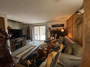 TV, fireplace, offices