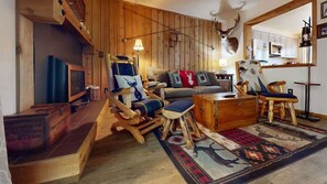 تلفزيون، مدفأة، مكتب