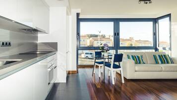 Refrigerador, horno, placa de cocina, lavavajillas