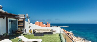 Taliarte Lighthouse Salitre (TERRACE TO SHARE)