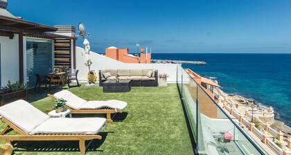 Taliarte Lighthouse Salitre (TERRACE TO SHARE)