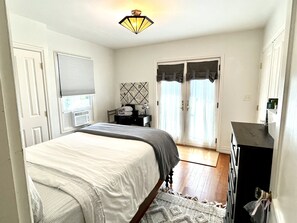 4 عدّة غرف نوم ومكتب ومكواة/لوح كي وسرير سفر