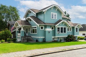 Exterior - Beautiful Craftsman with Off-street parking, EV charger, Yard + Dogs OK! (Seattle)