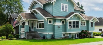 Beautiful Craftsman with Off-street parking, EV charger, Yard + Dogs OK!