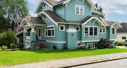 Beautiful Craftsman with Off-street parking, EV charger, Yard + Dogs OK!