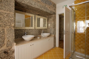 Bathroom - Turismo Rural Devesa do Cávado (Goães)