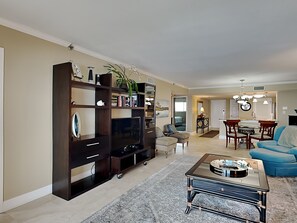 TV, DVD player - Destin Beachfront Condo | Stunning Views & Resort Amenities (Destin)