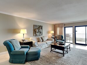 TV, DVD player - Destin Beachfront Condo | Stunning Views & Resort Amenities (Destin)