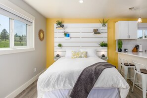 1 bedroom, iron/ironing board, free WiFi, bed sheets - Charming Private Guest House Just 1 Mile from Downtown White Salmon






 (White Salmon)