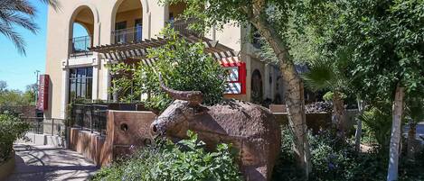 المنطقة المحيطة بالمنشأة