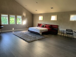 6 bedrooms, desk, iron/ironing board, free WiFi