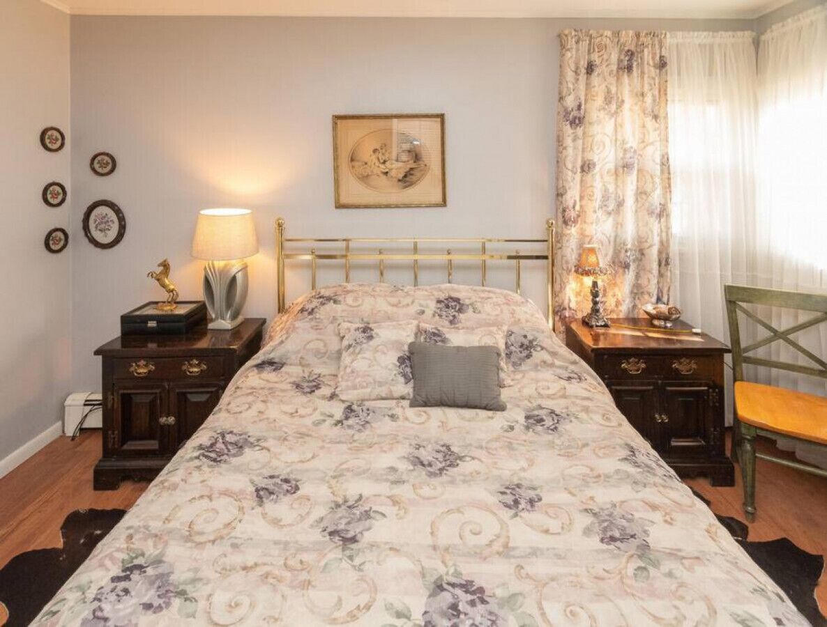 Amazing hiking Cozy home close to mntns Fireplace!