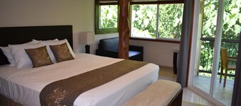 Garden View Room - Oceanfront Hilo Beach House Inn