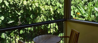 Garden View Room - Oceanfront Hilo Beach House Inn