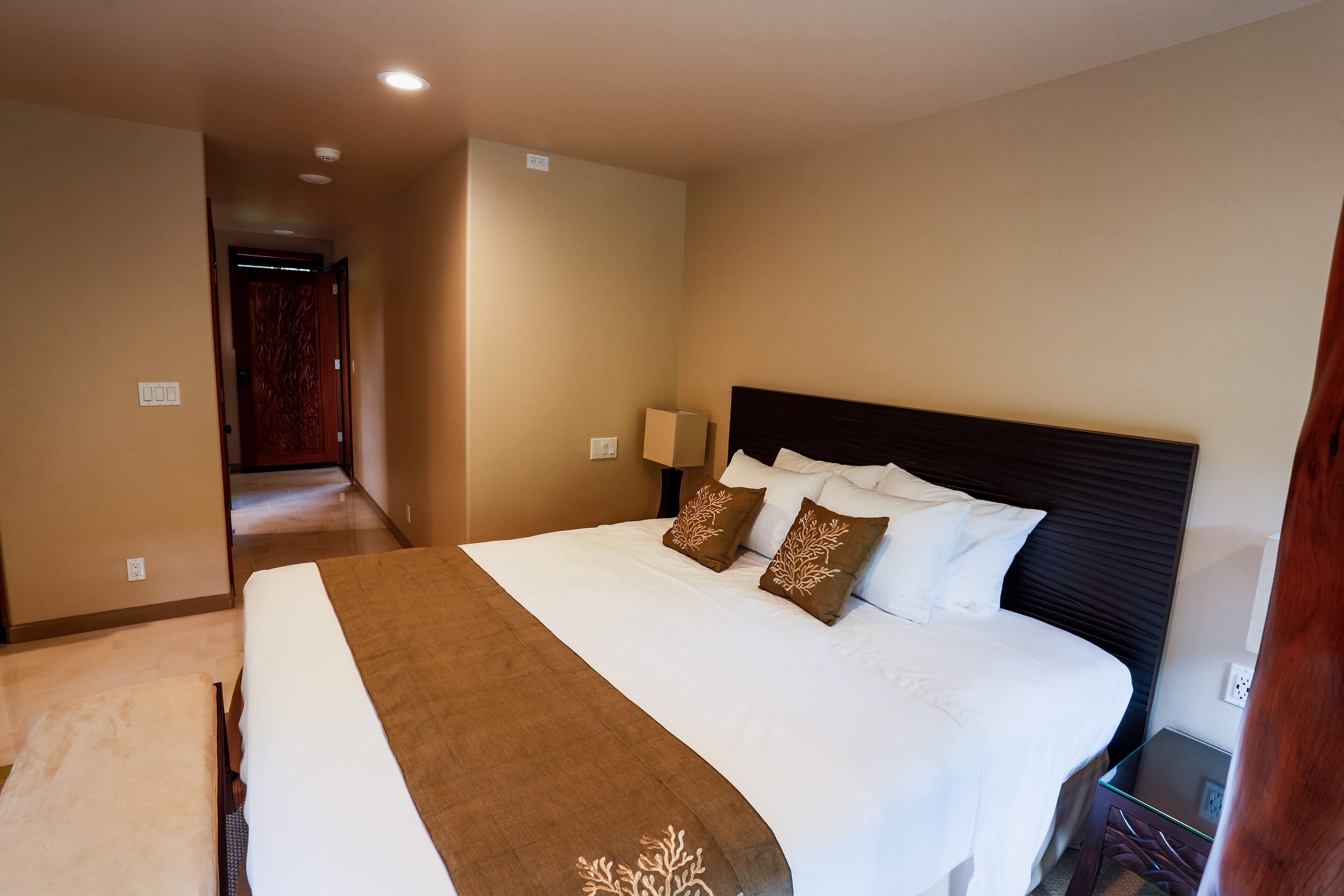 Garden View Room - Oceanfront Hilo Beach House Inn 