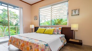 3 室のベッドルーム、デスク、アイロン / アイロン台、旅行用ベビーベッド