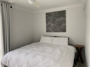 4 bedrooms, iron/ironing board, WiFi, bed sheets