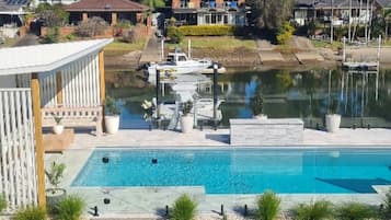 Piscina all'aperto, una piscina riscaldata